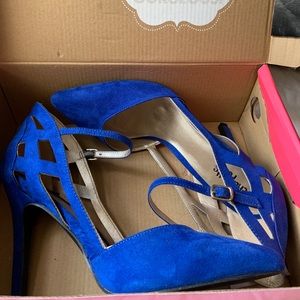 Royal blue suede pointed heels